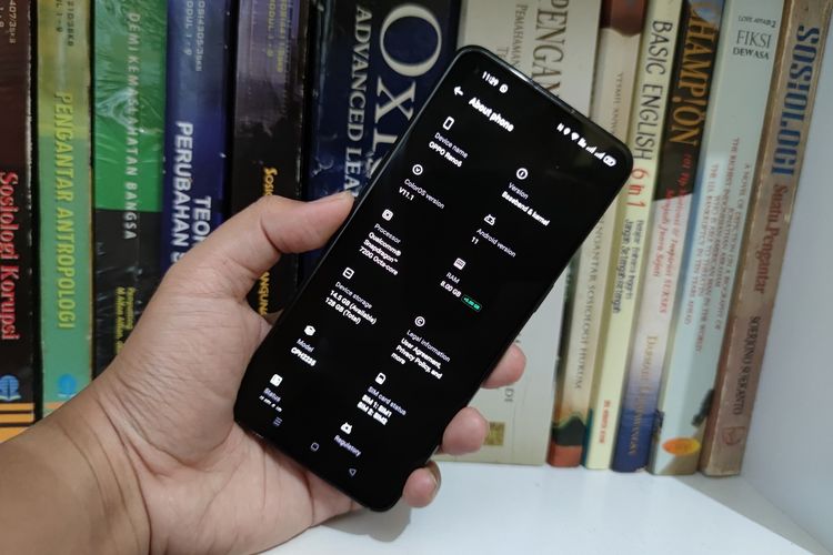 Menu About Phone Oppo Reno6 yang menampilkan spesifikasi ahrdware ponsel tersebut.