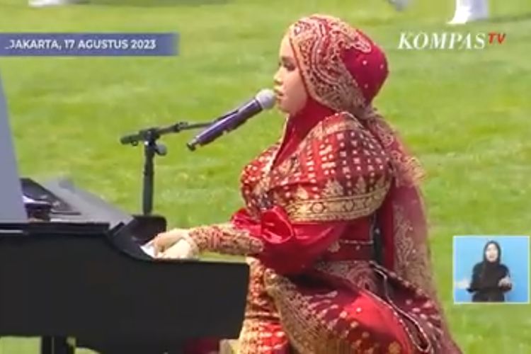 Penyanyi Putri Ariani tampil di Istana Negara, Kamis (17/8/2023).