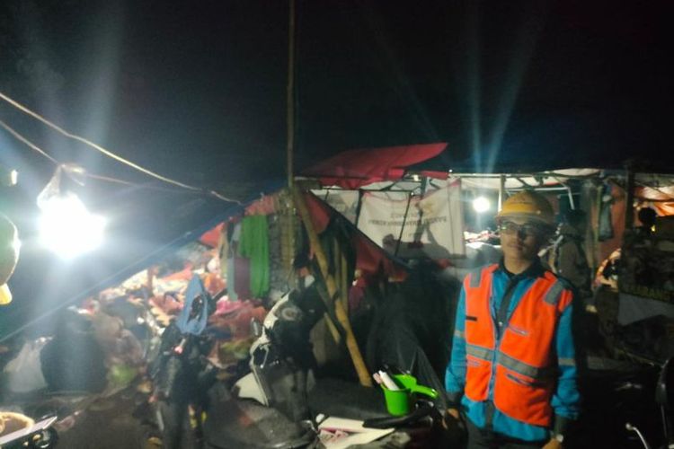 PLN salurkan listrik sementara pada 39 posko pengungsian korban gempa di Cianjur 

