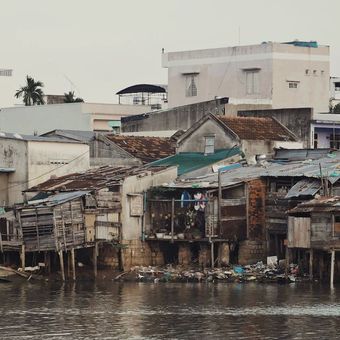 Ilustrasi kemiskinan. Tingkat kemiskinan Indonesia pada September 2025 tercatat sebesar 8,25 persen atau setara 23,36 juta orang. Jumlah itu turun sekitar 490.000 orang dibandingkan Maret 2025.