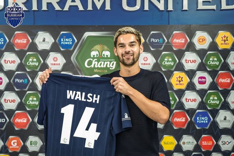 Sandy Walsh diperkenalkan sebagai pemain baru Buriram United.