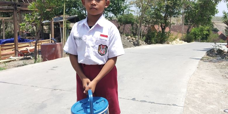 Kisah Niccolas Sekolah Sambil Jualan Es Kucir Demi Uang Saku Dan Bantu Orangtua Halaman All Kompas Com