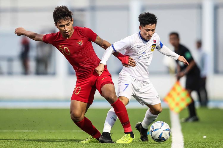 Pemain Timnas U-23 Indonesia, Osvaldo Haay beraksi saat melawan pemain Timnas Laos dalam pertandingan Grup B SEA Games 2019 di Stadion Sepak Bola City Of Imus Granstand, Filipina, Kamis (5/12/2019). Timnas Indonesia menang 4-0 dari Laos.