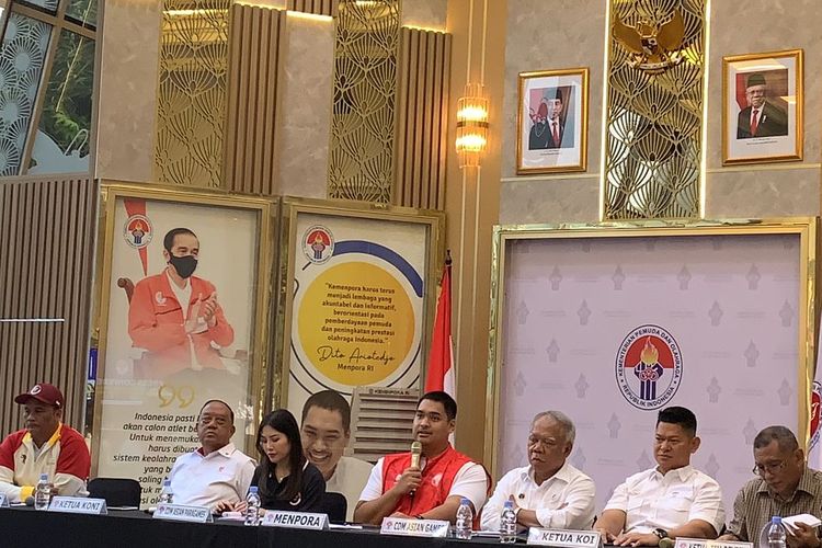 Menpora Dito Ariotedjo kala membahas persiapan Indonesia menuju Asian Games 2022 Hangzhou di Kantor Kemenpora, Jakarta, Jumat (1/9/2023).