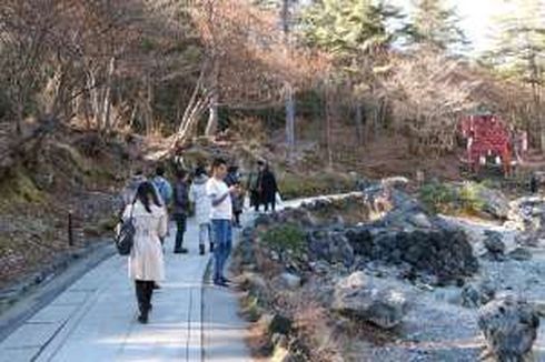 Jalan Kaki Menyusuri Taman Sekitar Kusatsu Onsen