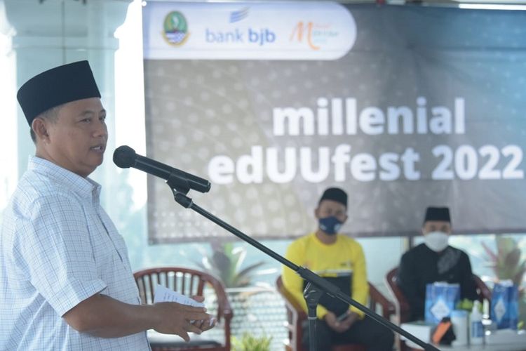 Wakil Gubernur Jawa Barat Uu Ruzhanul Ulum menghadiri sekaligus menyerahkan penghargaan pada Milenial EdUUfest 2022 secara hybrid yang digagas oleh Dinas Komunikasi dan Informatika Provinsi Jawa Barat di Menara Gedung Sate, Kota Bandung, Selasa (26/4/2022). 