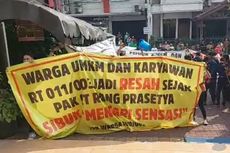 Saat Ketua RT yang Protes Ruko Nakal di Pluit Didemo Warga, Anggota Dewan: “Pak RT Jangan Takut”