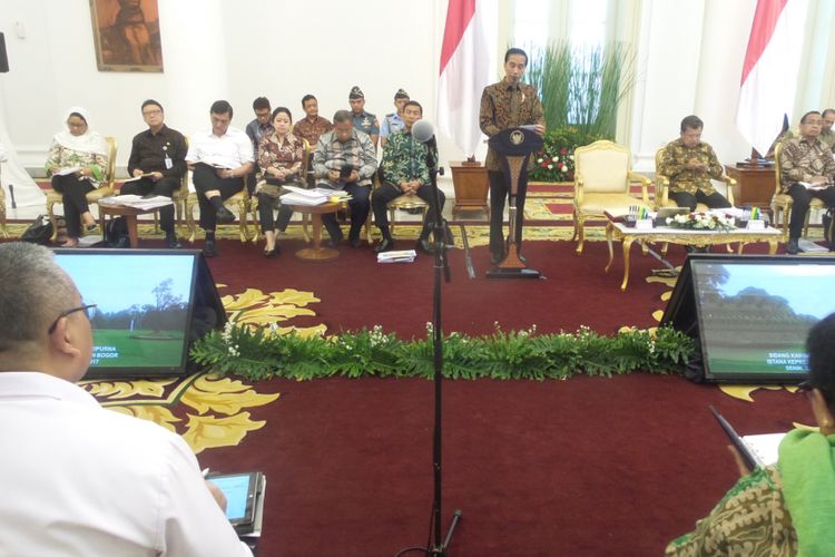 Presiden Joko Widodo saat memimpin sidang kabinet paripurna di Istana Kepresidenan Bogor, Jawa Barat, Senin (29/5/2017).