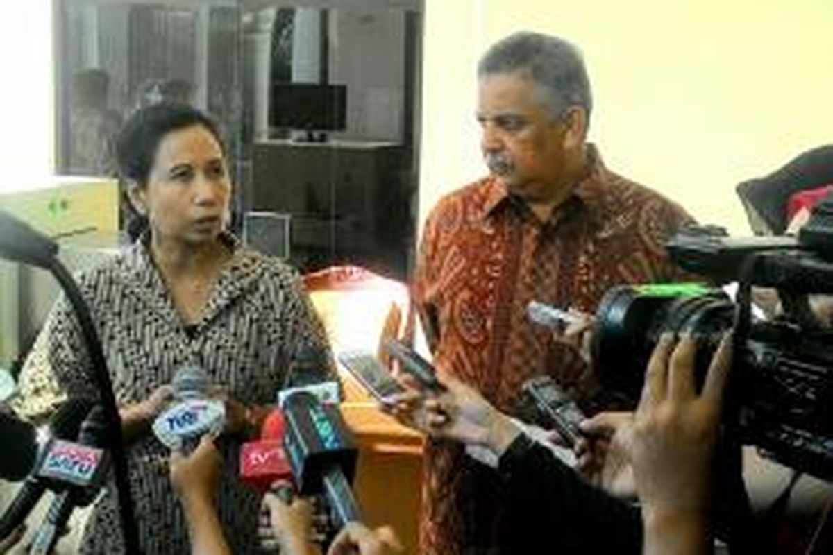 Menteri BUMN Rini Soemarno bersama Dirut PLN Sofyan Basir di kantor Wakil presiden, Kamis (7/1/2016).