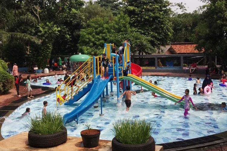 Ilustrasi berenang di Kampung Main Cipulir.