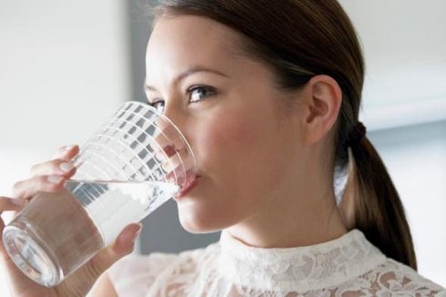 Minum Air Hangat Lebih Sehat Ketimbang Air Dingin