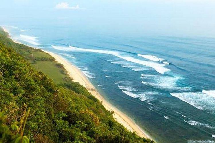 Pantai Nyang Nyang di Bali masuk sebagai salah satu pantai terindah di dunia yang wajib dikunjungi tahun 2018, oleh CNN travel internasional. 