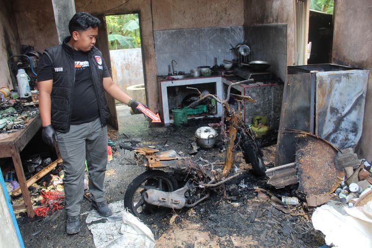 Diduga Korsleting Accu Motor, Rumah di Kebumen Ludes Terbakar