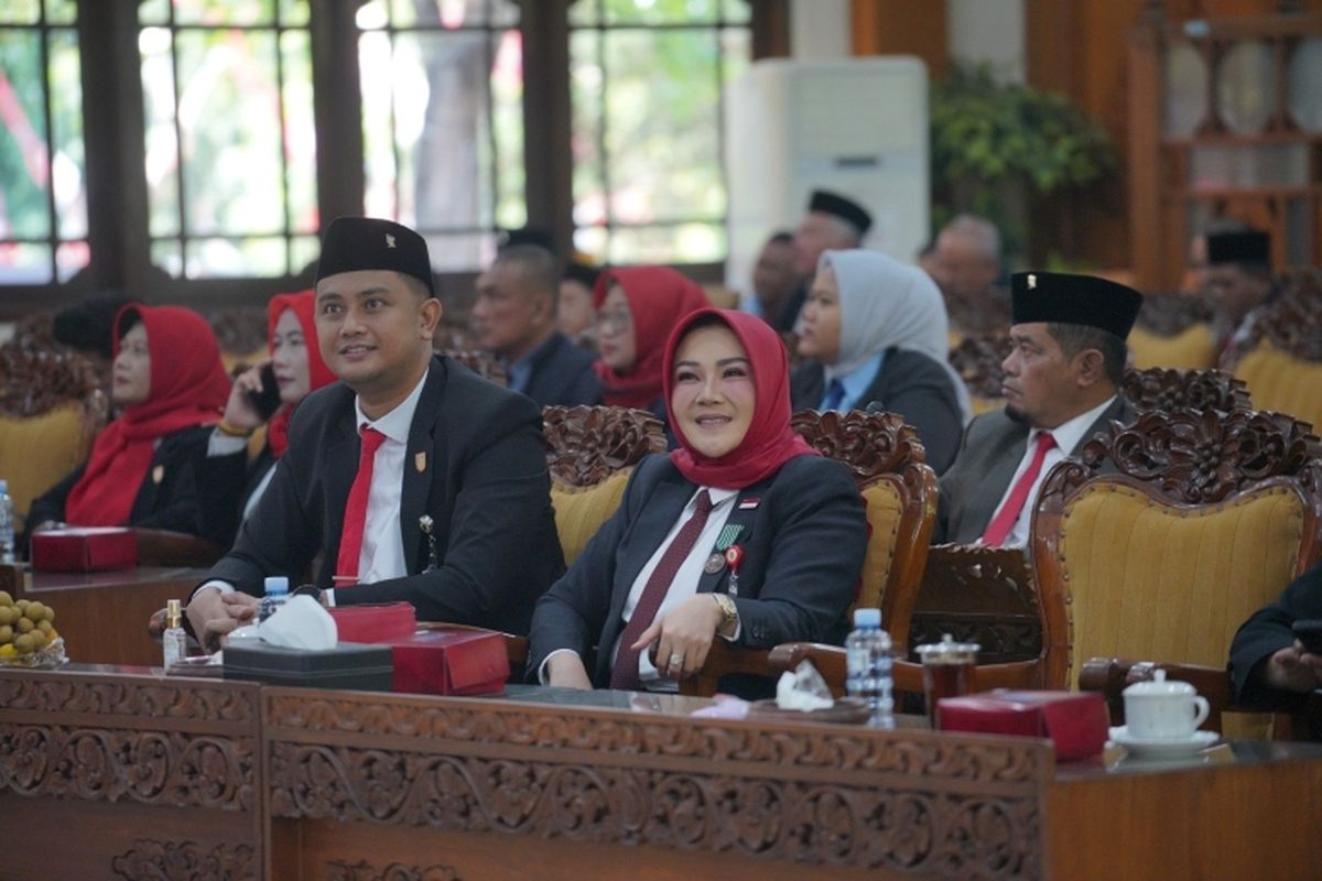 Bupati Klaten Sri Mulyani saat menyimak pidato kenegaraan Presiden Joko Widodo (Jokowi). 