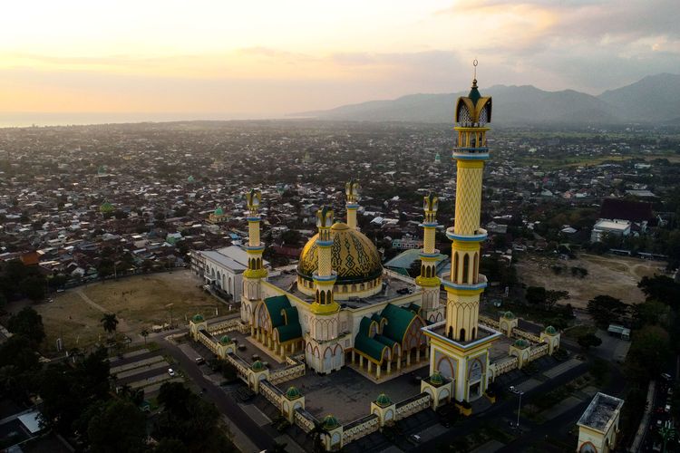 Lanskap Masjid Hubbul Wathan atau Islamic Center Lombok, Mataram, NTB, Jumat (2/8/2019). Pulau ini dijuluki dengan pulau seribu masjid.