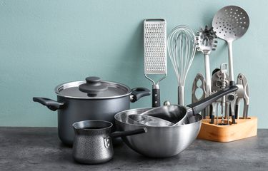 Ilustrasi peralatan dapur.