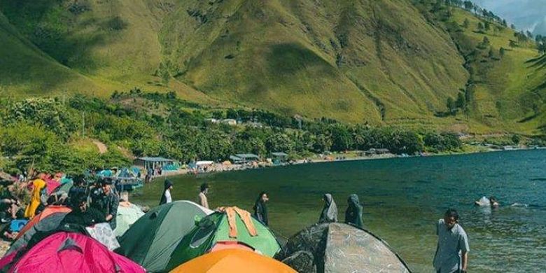Paropo adalah desa yang merupakan salah satu tempat camping di tepi Danau Toba, Sumatera Utara.