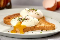 4 Tips Masak Poached Egg, Telur Rebus Tanpa Kulit yang Sempurna