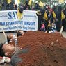 Tolak Relokasi Makam Syekh Buyut Jenggot di Tangerang, Massa Lakukan Aksi Kubur Diri
