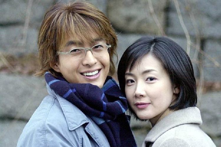 Pemeran utama drama Winter Sonata, Bae Yong Joon (kiri) dan Choi Ji Woo.