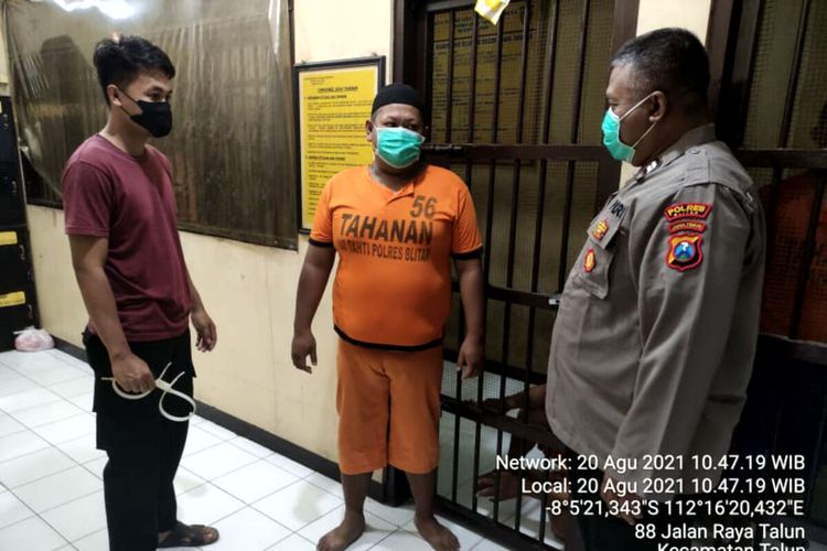 Kancil, pelaku pencurian sepeda motor, berada di depan tahanan Polres Blitar, Jumat (20/8/2021)