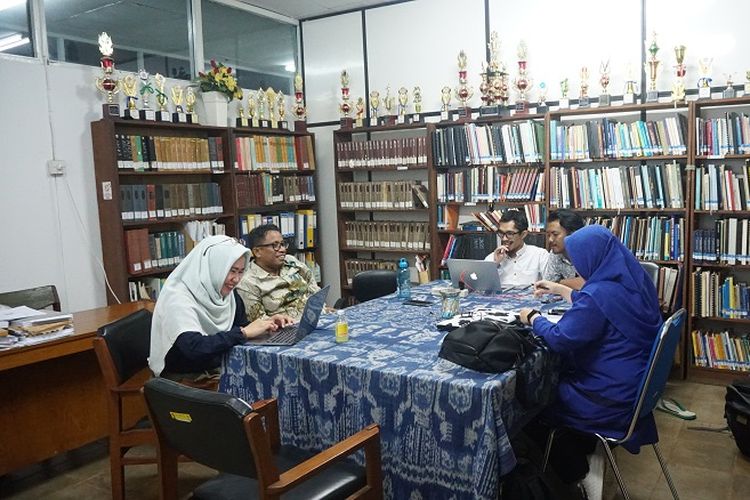 Suasana diskusi tentang ilmu perpustakaan di Gedung VIII Fakultas Ilmu Pengetahuan Budaya, Universitas Indonesia, Depok, Jawa Barat.