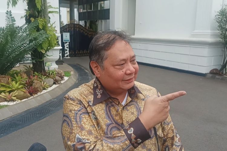 Ketua Umum Partai Golkar Airlangga Hartarto di Kompleks Istana Kepresidenan, Jakarta, Selasa (19/3/2024).