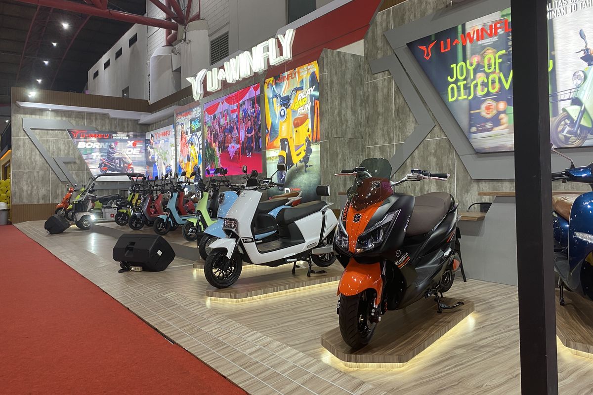 Motor listrik Uwinfly di Jakarta Fair 2023