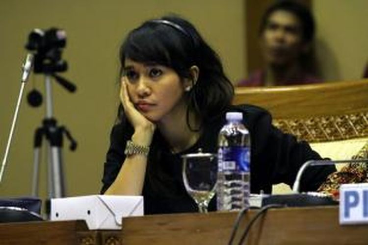Wakil Ketua Komisi IX, Nova Riyanti Yusuf, saat menghadiri rapat dengar pendapat dengan Komisi IX DPR RI dengan Menakertrans, di Gedung Parlemen, Senayan, Jakarta, Selasa (20/11/2012).    