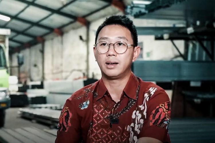 Richard, pemilik PT Balaraja Kencana Mas, produsen talang air berbahan galvalum/baja ringan di Jawa Timur.