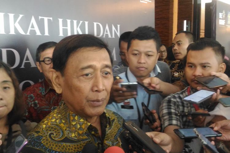 Menteri Koordinator Bidang Politik, Hukum, dan Keamanan (Menko Polhukam) Wiranto di Hotel JS Luwansa, Jakarta Selatan, Senin (8/4/2019).   