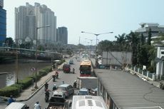 Macet di Gunung Sahari, Bus Transjakarta Pun Melawan Arah