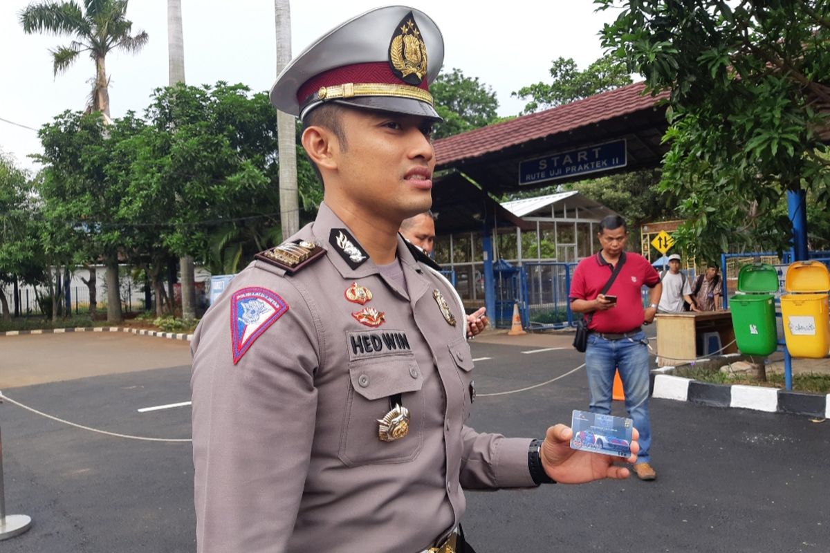 Kasi SIM Subdit Regident Ditlantas Polda Metro Jaya, Kompol Lalu Hedwin di tempat ujian praktik SIM Satpas Daan Mogot, Jakbar, Selasa (10/12/2019)