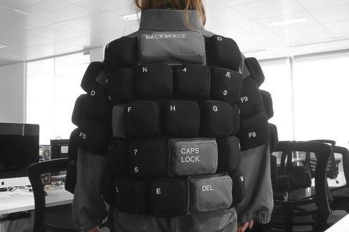Brand Fashion Asal Inggris Bikin Puffer Jacket Terinspirasi Keyboard