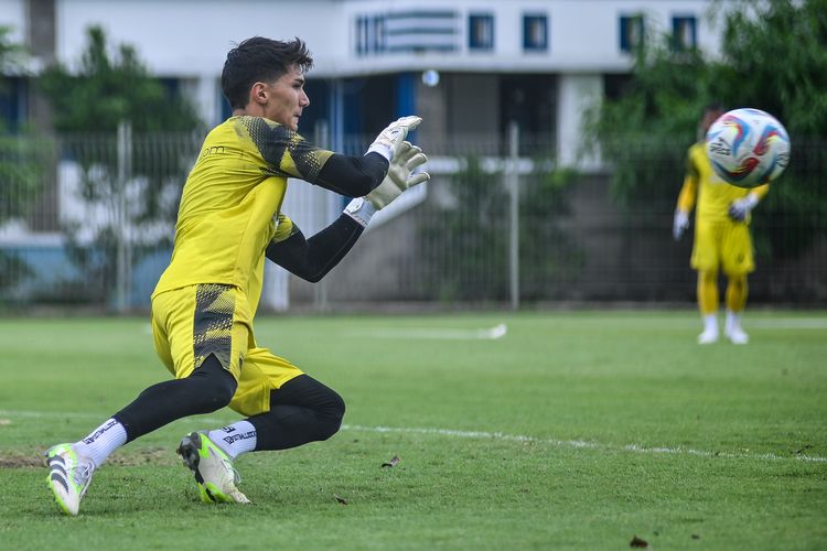 Ruang bagi Kevin Mendoza Lebih Pede di Bawah Mistar Persib