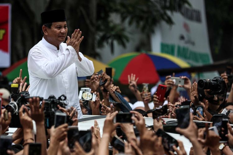 Capres nomor urut 02, Prabowo Subianto tiba di kediaman Kertanegara untuk mendeklarasikan kemenangannya pada Pilpres 2019 di Jakarta Selatan, Jumat (19/4/2019). Prabowo kembali mendekalarasikan kemenangannya versi real count internal BPN sebesar 62 persen.