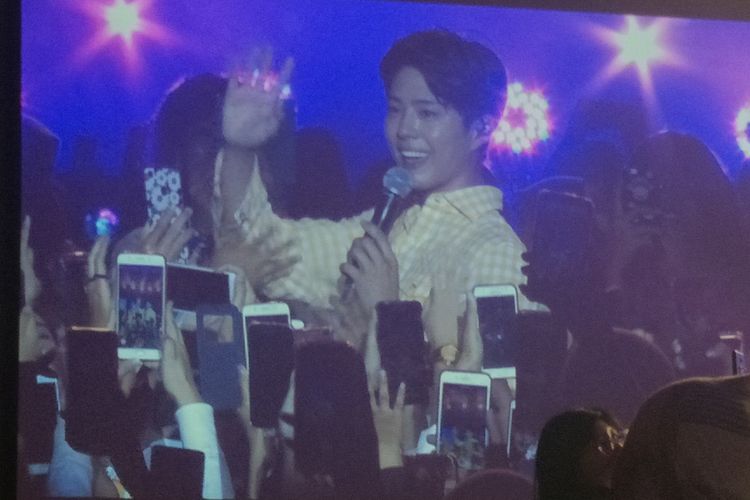 Park Bo Gum berinteraksi dengan penggemar dalam fan meeting bertajuk Good Day di The Kasablanka Hall, Kota Kasablanka, Jakarta Selatan, Sabtu (23/3/2019) malam.