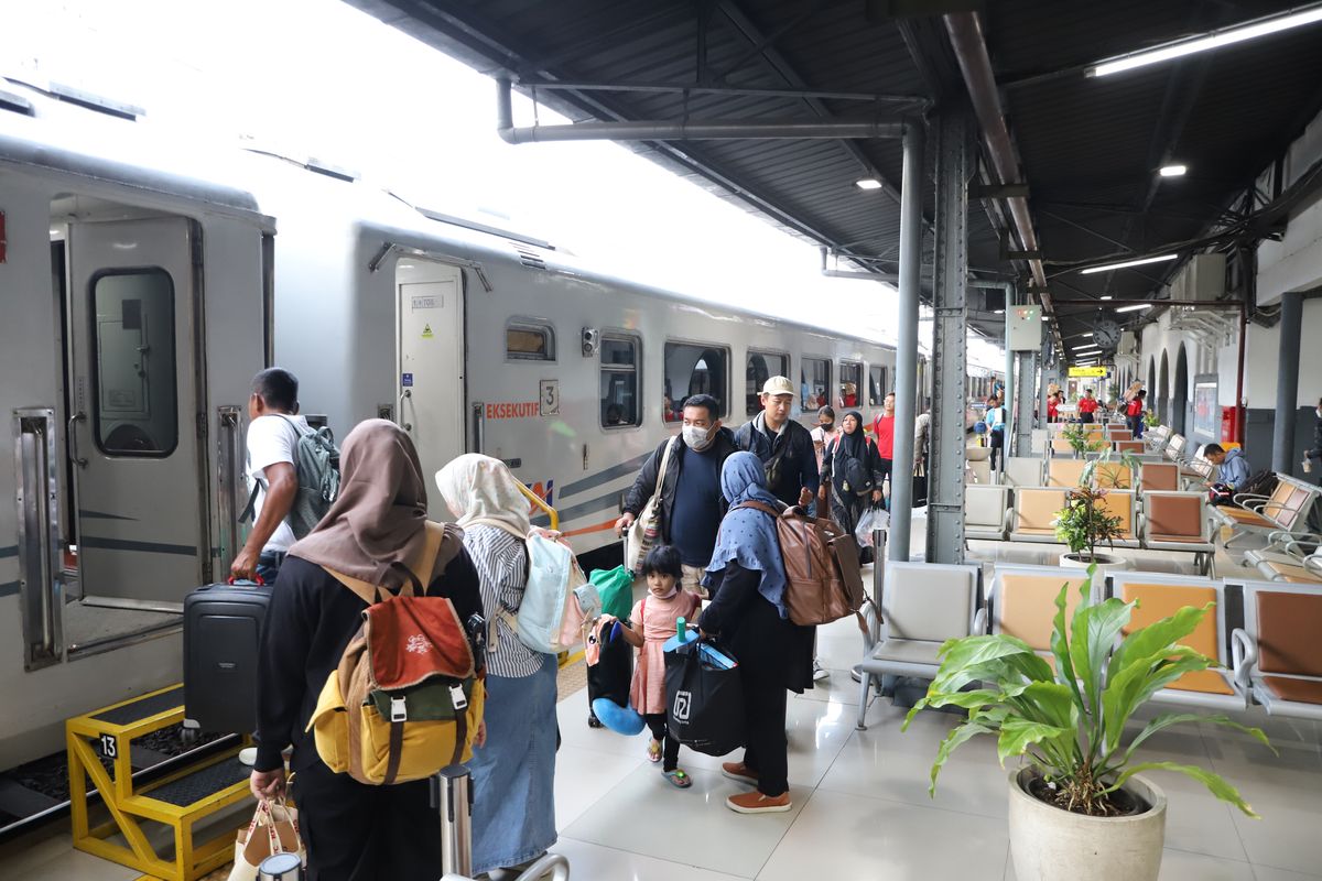 Penumpang kereta api KAI.