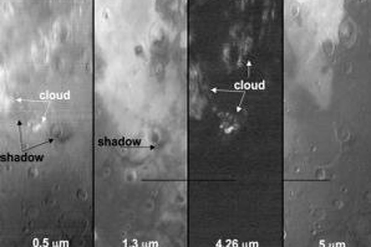 Awan yang terekam di atmosfer Mars dekar garis ekuatornya ini tersusun dari karbon dioksida padat (es kering).