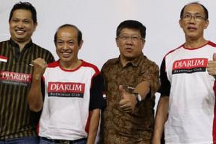 Penghargaan buat para juara dunia veteran: Hariyanto Arbi, Hastomo Arbi dan Simbarsono yang diberikan oleh  Joppy Rosimin dari Djarum Foundation.