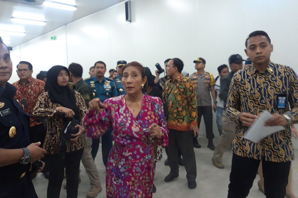 Menteri Kelautan dan Perikanan Susi Pudjiastuti ketika meninjau cold storage di Muara Baru, Jakarta, Kamis (10/10/2019).