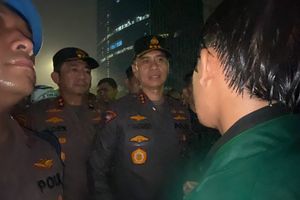 Kapolda Metro Temui Massa di Bundaran HI Saat Hujan Deras: Mahasiswa: Kami Sedih dan Kecewa...