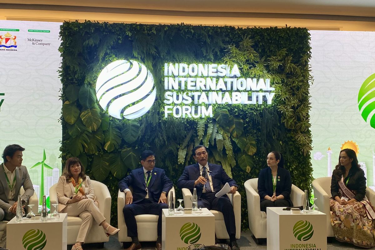 Para narasumber dalam konferensi pers Indonesia International Sustainability Forum (ISF) 2024 di Jakarta Convention Center (JCC) Senayan, Jakarta, Kamis (5/9/2024).