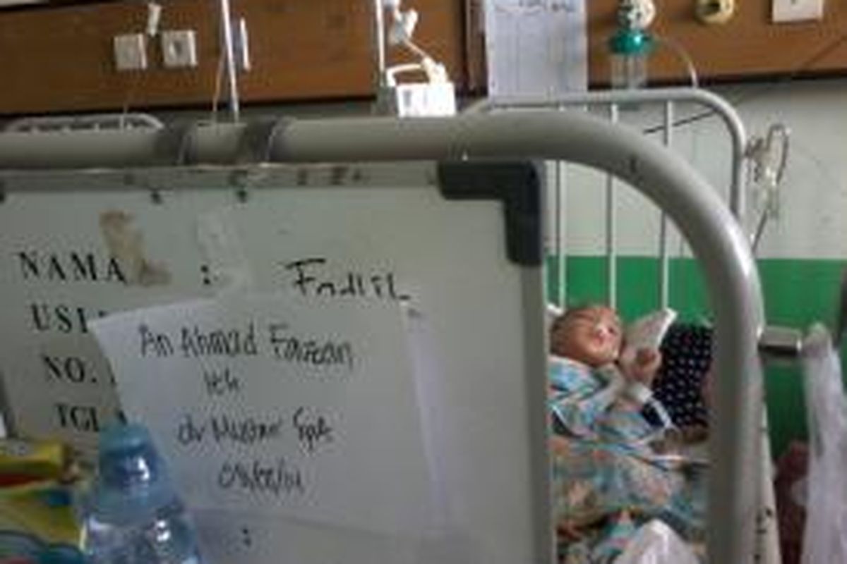 Muhammad Fauzan (11 bulan) menderita penyakit Radang Selaput Otak atau Meningitis. Saat ini perawatan dilakukan di RSUD Tarakan, Jakarta Pusat.