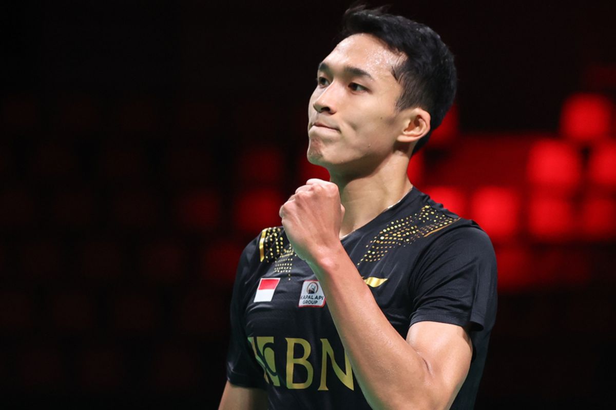 Tunggal putra Indonesia Jonatan Christie saat berhadapan dengan wakil Taiwan Wang Tzu Wei pada laga terakhir babak penyisihan Grup A Piala Thomas 2020 di Ceres Arena, Aarhus, Denmark, Rabu (13/10/2021) sore WIB.