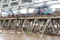 Banjir, Warga Rawajati Masih Enggan Mengungsi