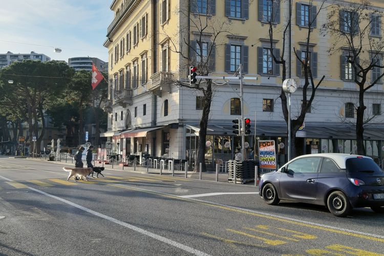 Suasana jalanan di Kota Lugano, Swiss, Selasa (21/1/2020). Lugano adalah kota yang terletak tak jauh dari perbatasan Swiss dan Italia.