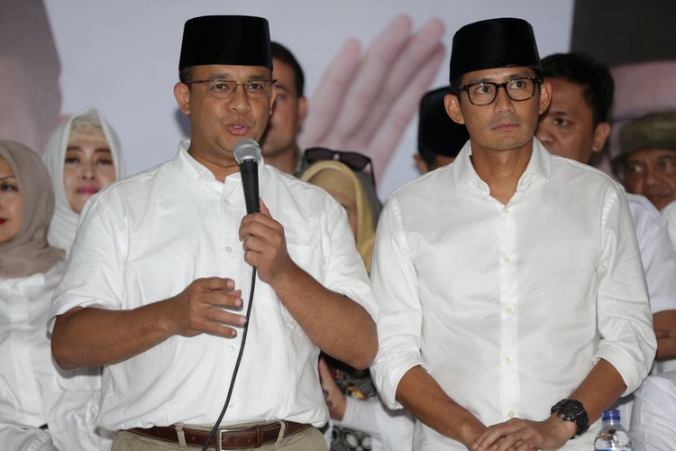 Kandidat calon gubernur DKI Jakarta nomor urut 3, Anies Baswedan-Sandiaga Uno memberi sambutan di Kantor DPP Partai Gerindra, Jakarta Selatan,  Rabu (19/4/2017). Hasil sementara penghitungan cepat Pilkada DKI Jakarta 2017 putaran kedua, pasangan Anies Baswedan-Sandiaga Uno menang atas pasangan Basuki Tjahaja Purnama- Djarot Saiful Hidayat. KOMPAS IMAGES/KRISTIANTO PURNOMO