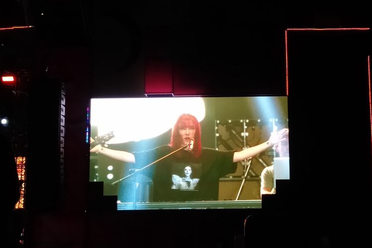 Tampil Cuma 20 Menit, Isyana Sarasvati: Terima Kasih Mau Hujan-hujanan di LifeFest 2023