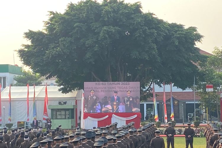 Presiden Joko Widodo saat menjadi inspektur upacara Hari Bhakti Adhyaksa ke-63 di Badan Diklat Kejaksaan RI, Pasar Minggu, Jakarta Selatan, Sabtu (22/7/2023). 